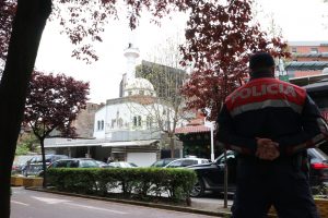 Arnavutluk’ta Bıçaklı Cami Saldırısında “İslamofobi” Şüphesi