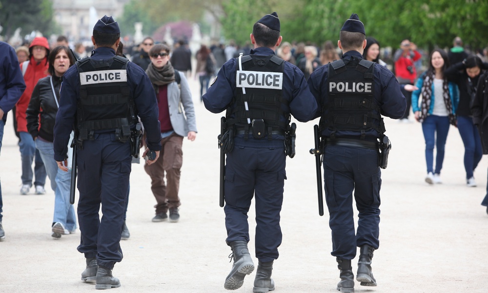 Fransa’da Siyahi Müzisyeni Darbeden Polisin Telefonunda Irkçı Mesajlar