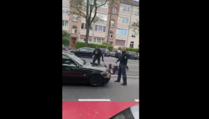 Frankfurt’ta Psikolojik Sorunları Olan Adama Polis Şiddeti Kamerada