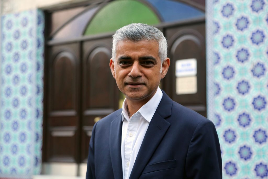 Sadık Han İkinci Kez Londra Belediye Başkanı Seçildi