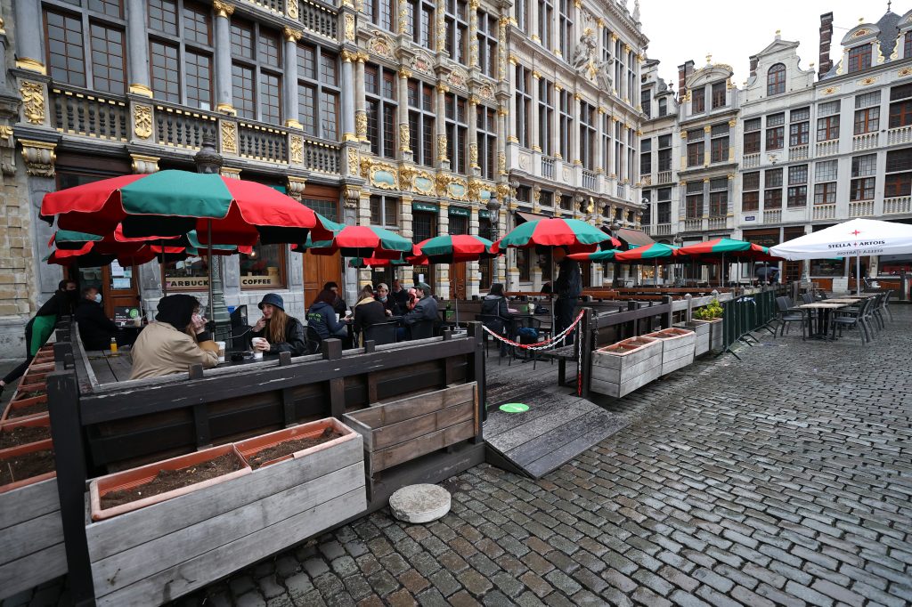 Belçika’da 7 Aydır Kapalı Olan Restoranlar ve Kafeler Açıldı