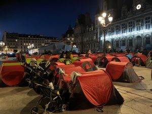 Paris’te ‘Küçük Göçmenler’ Kalıcı Barınma Talebiyle Kamp Kurdu