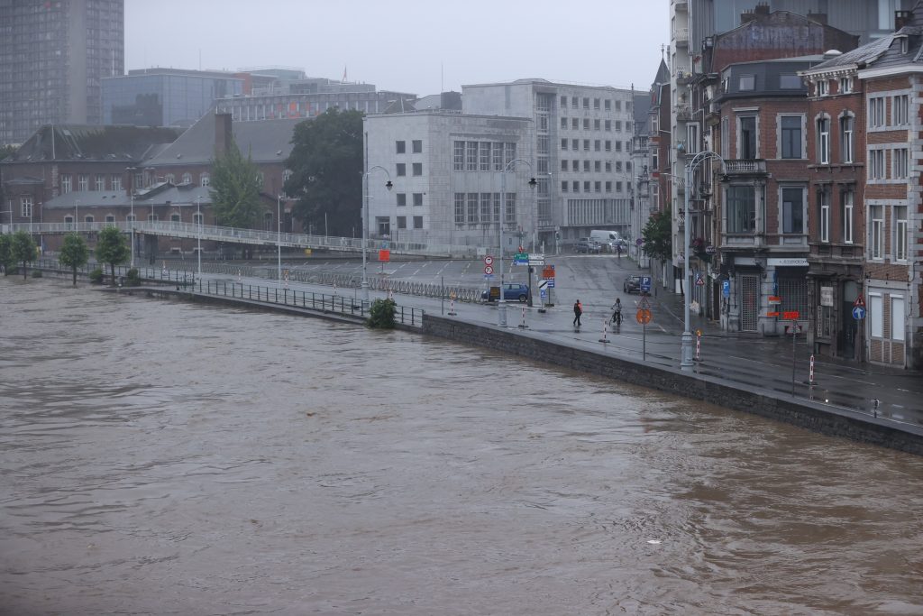 Almanya’da Sel Felaketi Mağdurları Merkel’den “Acil Yardım” İstedi