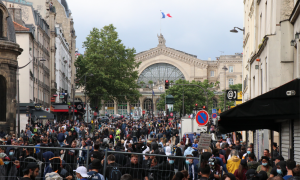 Fransa’da “Aşı Zorunluluğu” Karşıtı Gösteride Yönetim Protesto Edildi