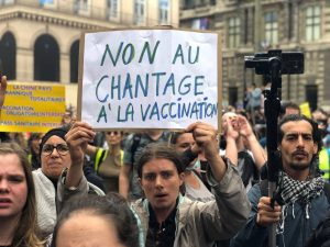 Fransa’da Tartışmalı Kovid-19 Yasası Onaylandı: Protestocular Sokaklarda