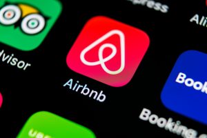Airbnb 20 Bin Afgan Sığınmacıya Ücretsiz Konaklama Sağlayacak