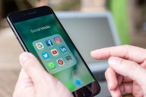 Sosyal Medya Şirketleri Müslüman Karşıtlığına Yönelik Şikayetlere Kayıtsız Kalıyor