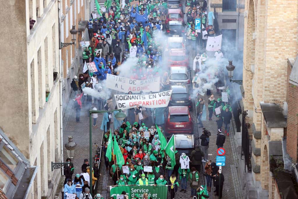 Sağlık Çalışanları Zorunlu Aşı Kararını Protesto Etti