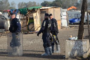 Fransız Polisinin Göçmenleri Kovaladığı Anlar Kamerada