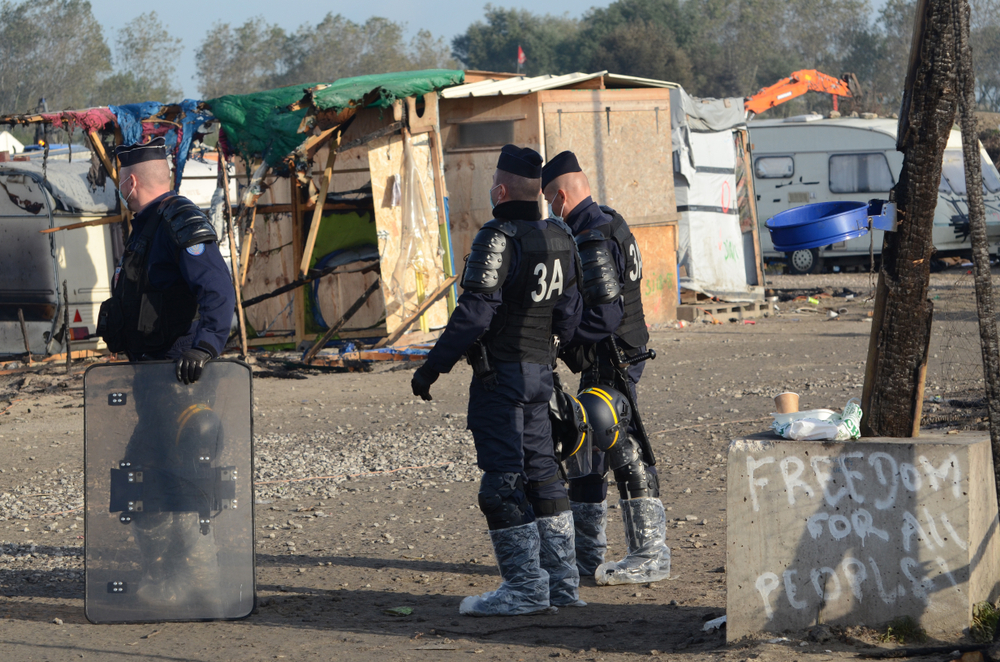 Fransa’da Polisin Göçmenleri Kovaladığı Anlar Kamerada