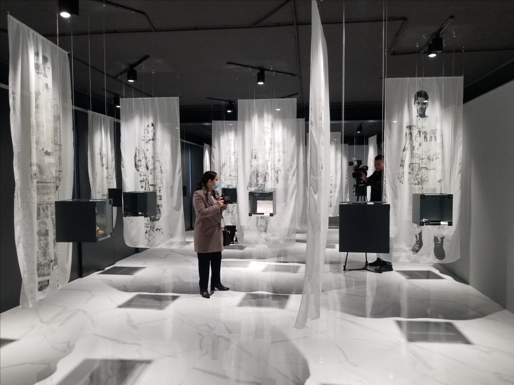 Srebrenitsa Soykırımı Kurbanlarının Anısına Açılan Sergi