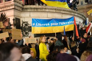 Fransa Düzensiz Göçmenler Arasında Ayrım Yapmakla Suçlanıyor