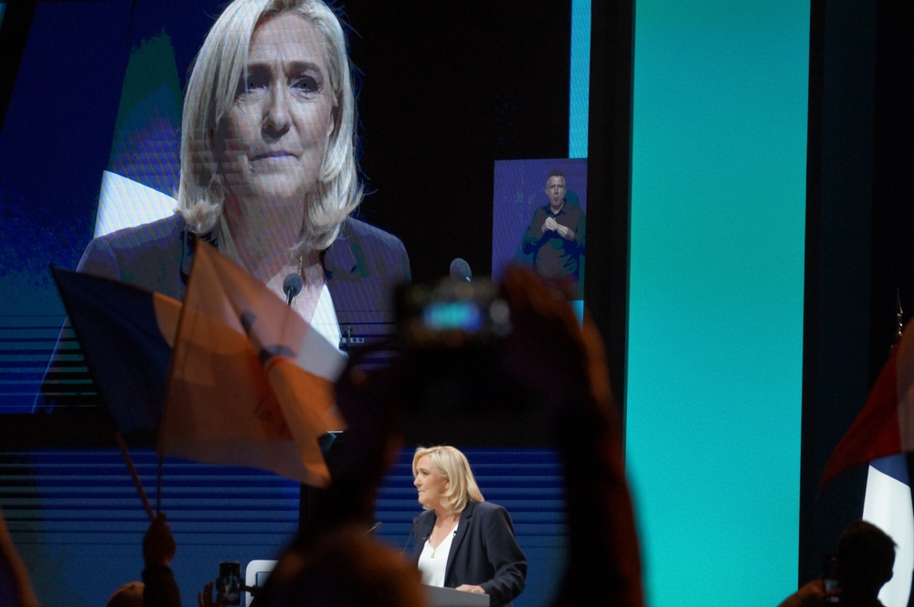 Aşırı Sağcı Le Pen Cumhurbaşkanı Seçilirse Başörtüsünü Yasaklayacak