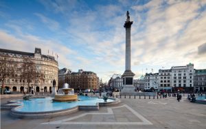 Londra’nın Trafalgar Meydanı’nda Toplu İftar Düzenlendi