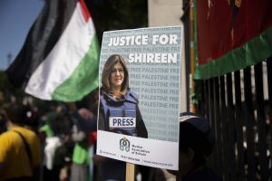 Londra’da Gazeteci Şirin Ebu Akile’nin Öldürülmesi Protesto Edildi