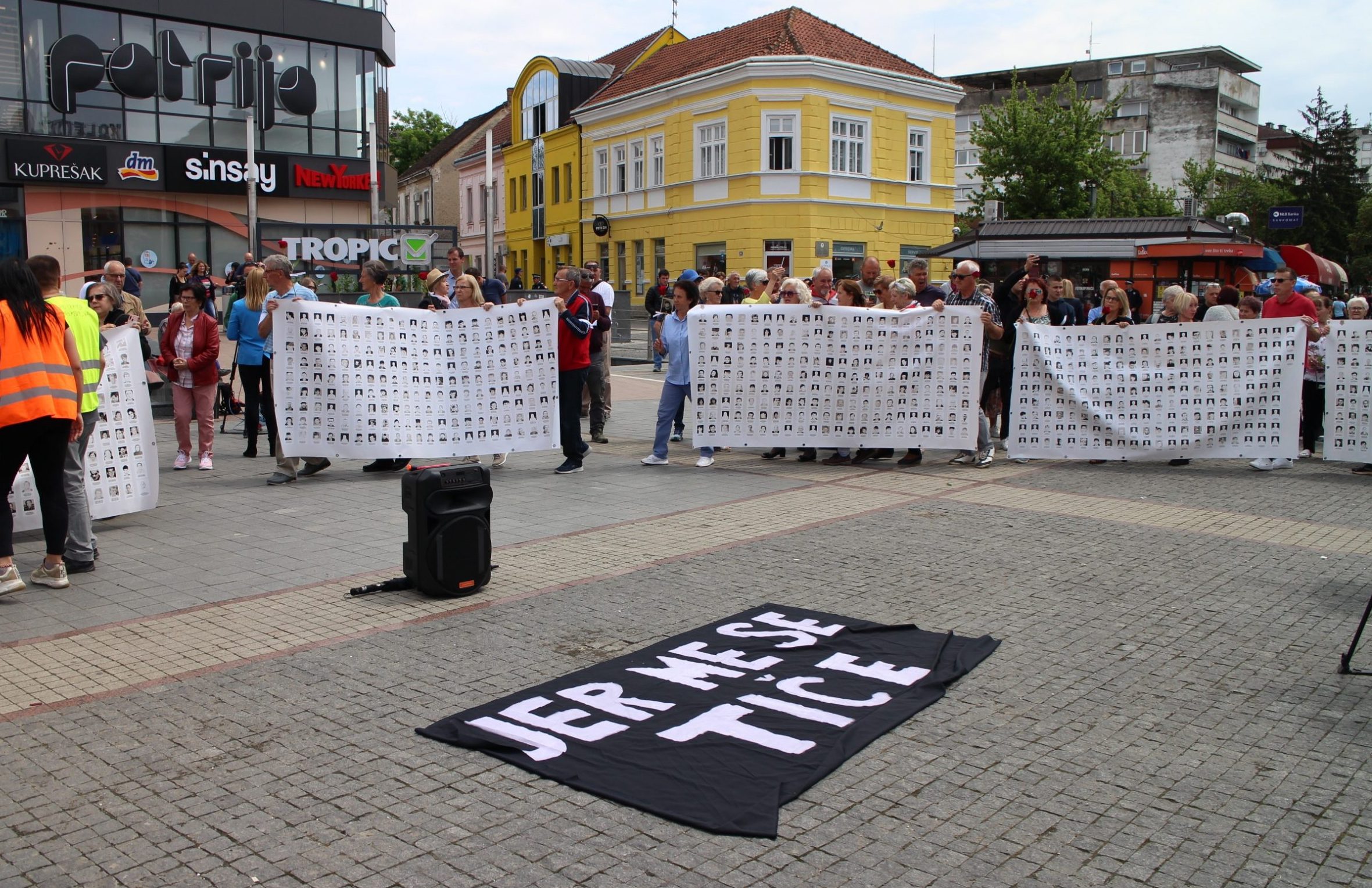 Bosna Hersek'teki Savaşın Kurbanları Beyaz Kurdele Günü'nde Anıldı