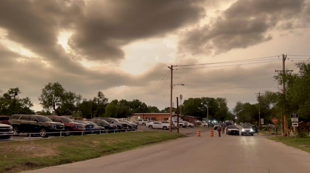 Teksas’taki Silahlı Okul Saldırısında 21 Kişi Hayatını Kaybetti