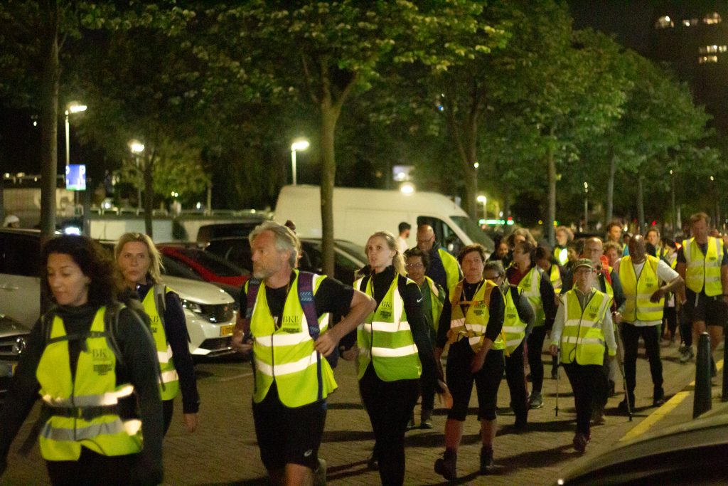Hollanda’da Binlerce Kişi Mültecilere Destek İçin 40 Kilometre Yürüdü