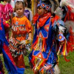 Koruyucu Aileler Kanadalı Yerlilerin Çocuklarını Asimile Mi Etti?