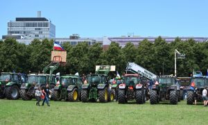 Hollanda’da Çiftçilerin Yol Kapatma Eylemleri Sürdü
