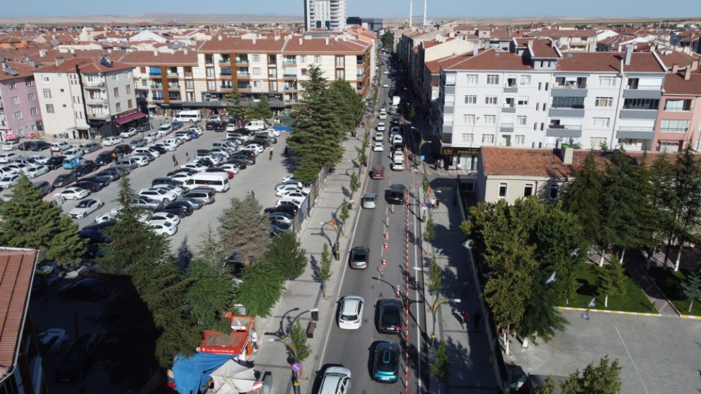 Yaz Aylarında “Kuluforniya”da Nüfus Üç Katına Çıkıyor