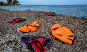 İtalya, STK Gemisindeki Göçmenleri “Seçerek” Aldı