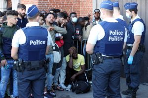 Belçika’da Sığınmacılar Kabul Merkezlerinin Önünde Kalıyor