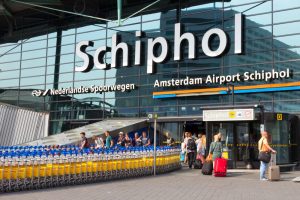 Schiphol Havalimanı’nda Bitmeyen Sıkıntılar İstifa Getirdi
