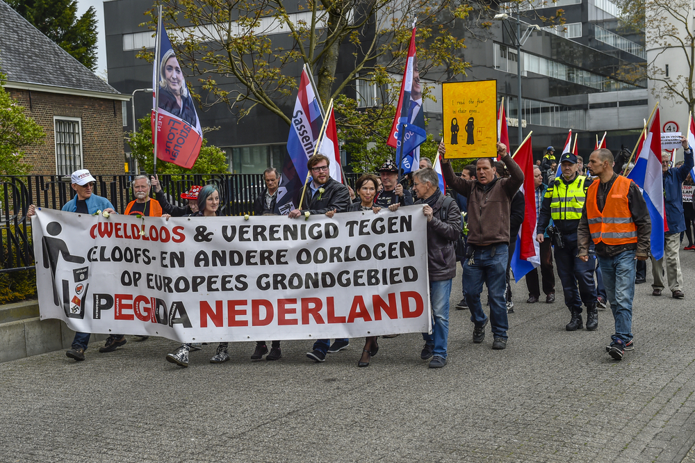 Hollanda Polisi Pegida'nın Kur'an-ı Kerim Yakma Provokasyonuna Müdahale Edecek