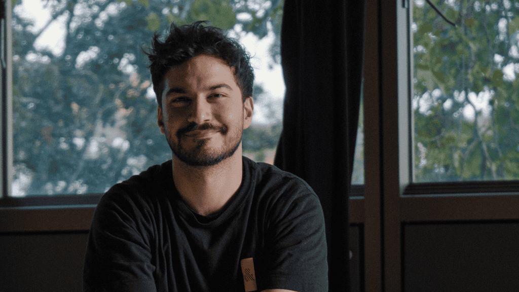 İsmail Metin: “Sahip Olduğum Arka Plan Sanatımı Besliyor”