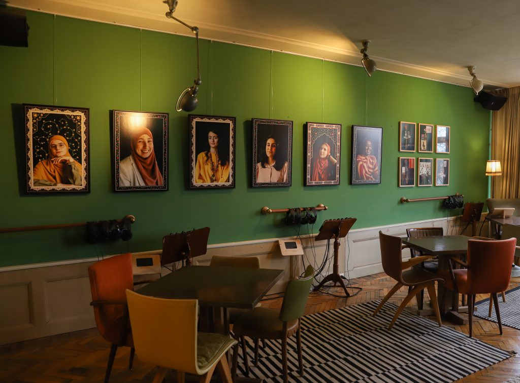 Ebru Aydın: “Kendi Hikâyelerimi Göstermek ve Anlatmak İstiyorum”