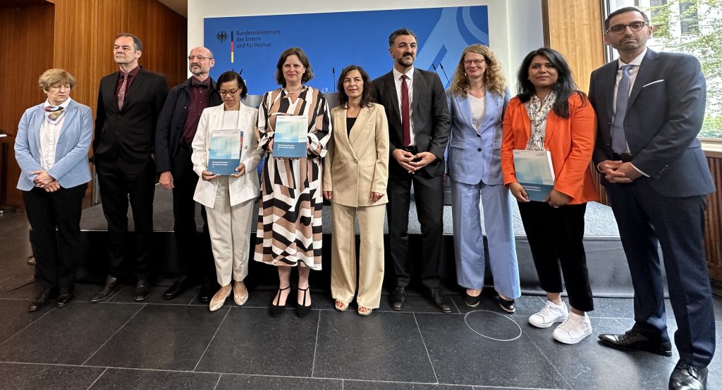 “Müslüman Düşmanlığı Alman Toplumun Büyük Bölümünde Yaygın”