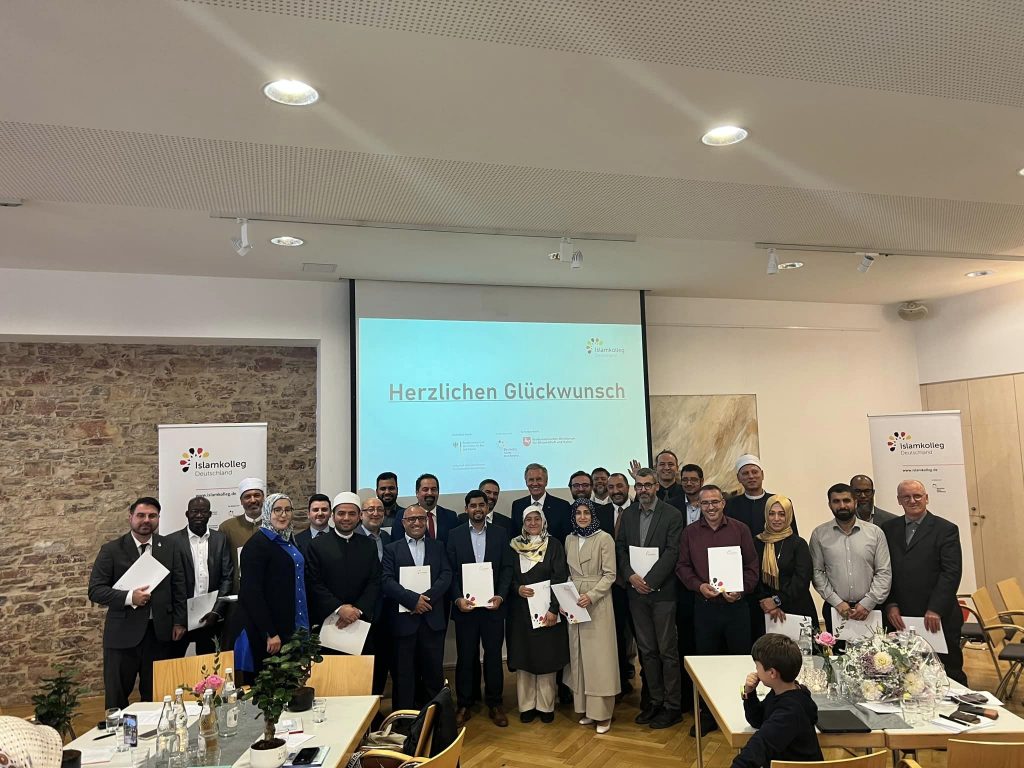 Almanca İmamlık Eğitimi Veren Islamkolleg İlk Mezunlarını Verdi