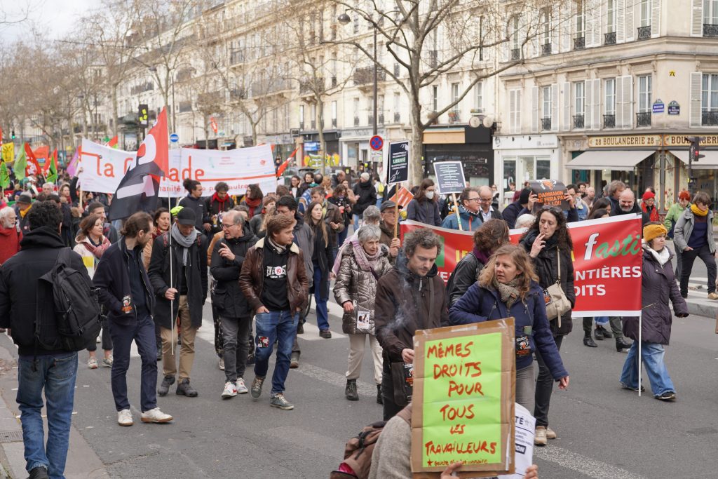 Fransa’da Göçmenlere Verilen Sağlık Yardımı Neden Kaldırılmak İsteniyor?