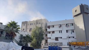 Hastane Basan İsrail Ordusu Onlarca Sağlık Personeli ve Sivili Alıkoydu