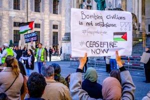 “Filistin Yanlısı Gösterilere Yönelik Yasaklar Sorunlu”
