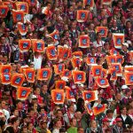 Aldi Çantasındaki Futbol Topu