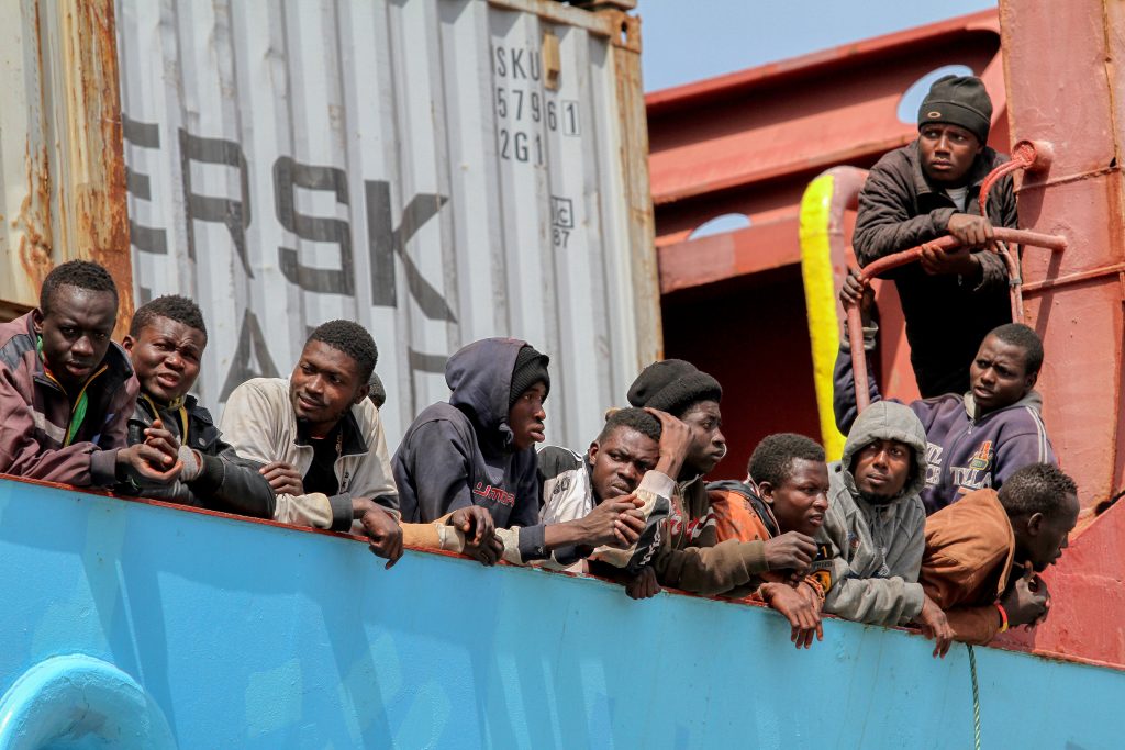 Göçmenler AB Fonları ile Çöl Bölgelerine Terk Ediliyor