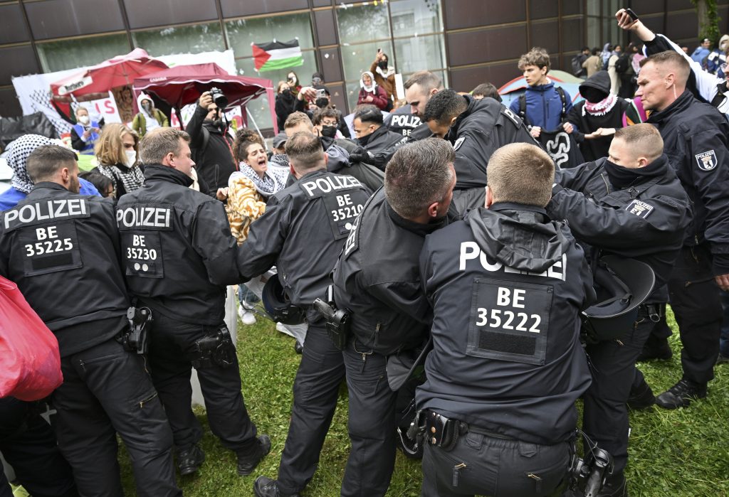 Almanya’da Filistin’e Destek Protestoları İfade Özgürlüğünün Bittiği Yer mi?