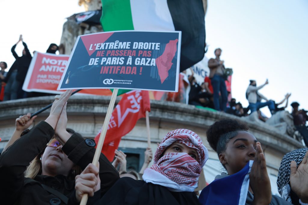 Fransa’da Aşırı Sağ, Önüne Çekilen Duvarı Aşamadı