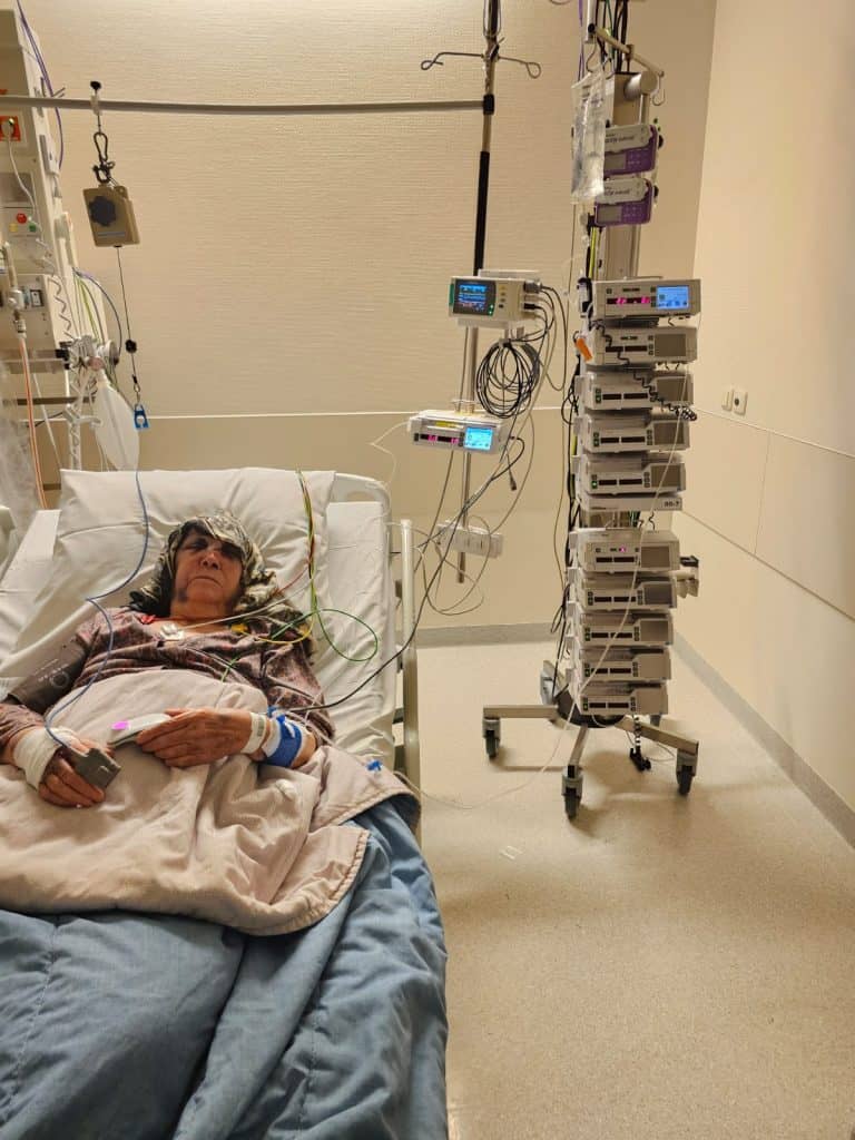 82 Yaşındaki Cemile Telli Öldüresiye Dövüldü: Şüpheli Komşu Hâla Serbest