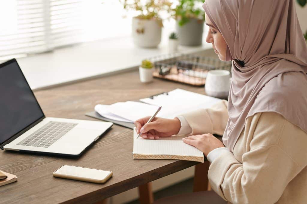 Uluslararası İlahiyat Programı (UİP) ve Mezunların Karşılaştığı Zorluklar