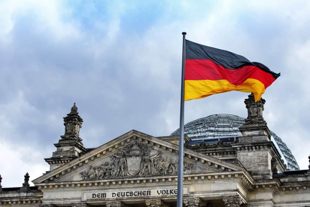 “Almanya’da Yabancı Düşmanlığı Artıyor, Demokrasiye Destek Azalıyor”