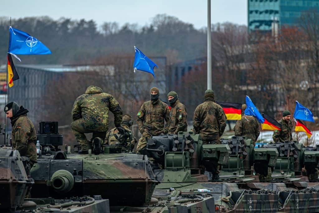 Almanya Silahlanıyor mu? ‘Savunma Uyanışı’ Toplumu İkna Edebilecek mi?