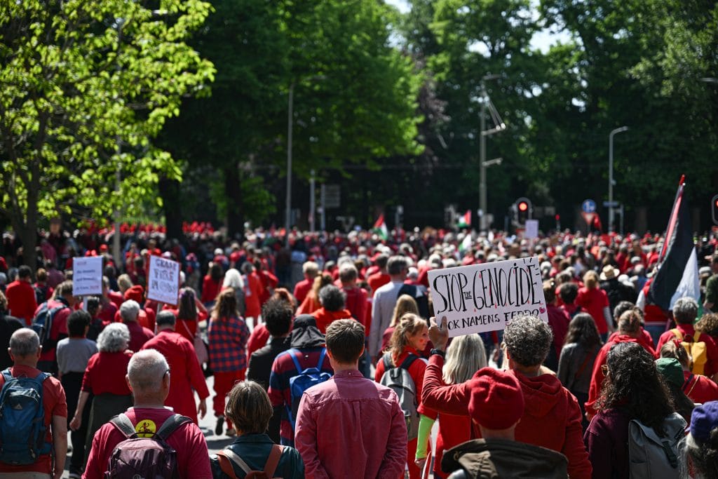 Hollanda’da 100 Bin Kişilik Dev Filistin Protestosu: “Soykırımı Durdurun!”