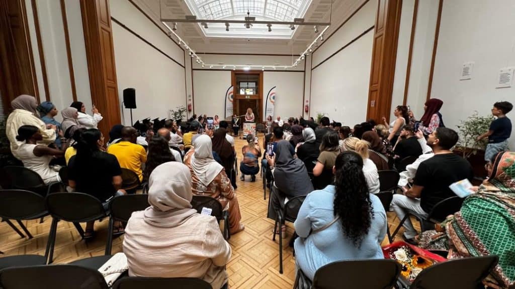 Başörtülü Mezunlar Sahneye Çıkarılmamıştı: Belçika’da Okul Tüzüğü Tartışması