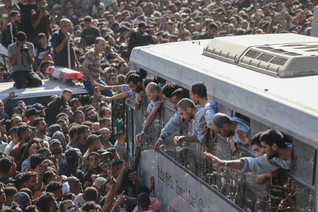 “Yaşayanların Mezarlığından Çıktık”: İsrail’in Serbest Bıraktığı Filistinliler Kimler?