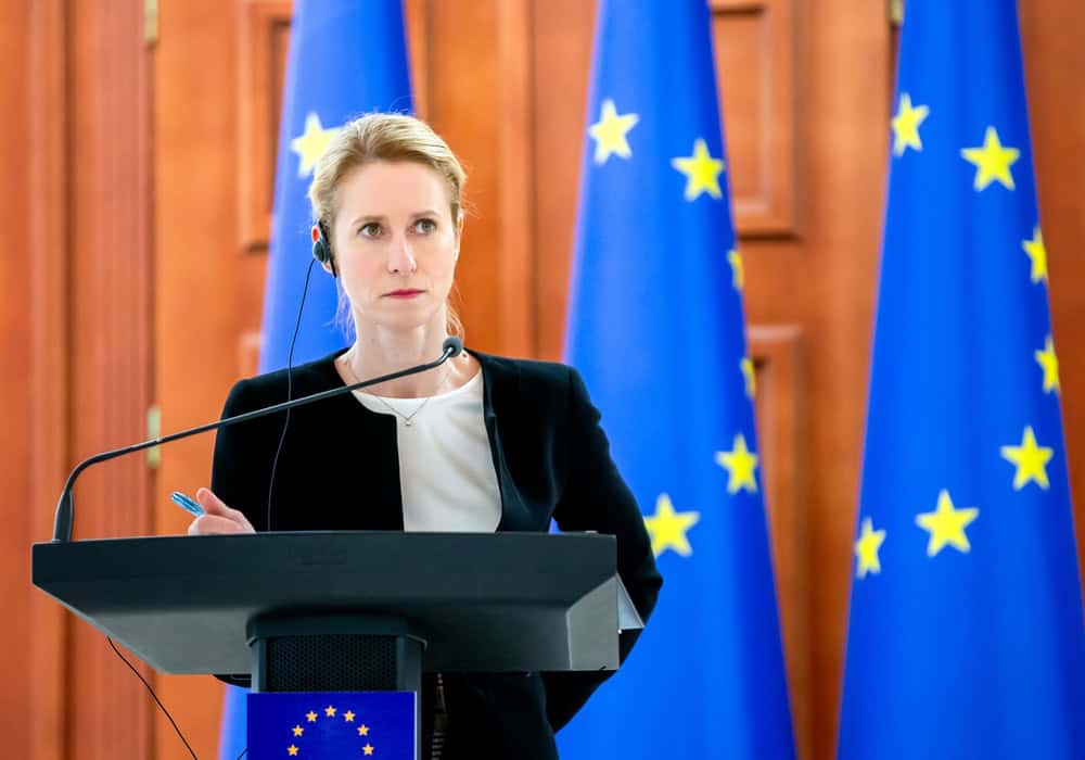 Avrupa Birliği, İsrail’e yönelik planlanan yaptırımları "ateşkes" sürecini gerekçe göstererek askıya aldı. Risksiz şekilde yol almaya çalışan AB, barış diplomasisini korumaya çalışırken hukuki sorumluluklarını askıya almakla eleştiriliyor