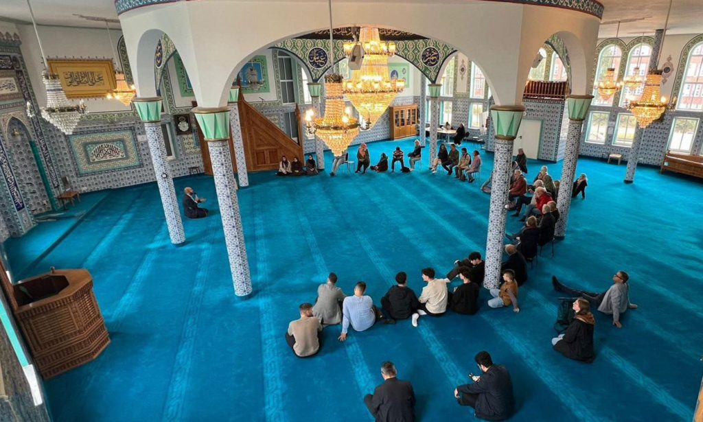 Almanya’da Açık Cami Günü Binlerce İnsanı Bir Araya Getirdi