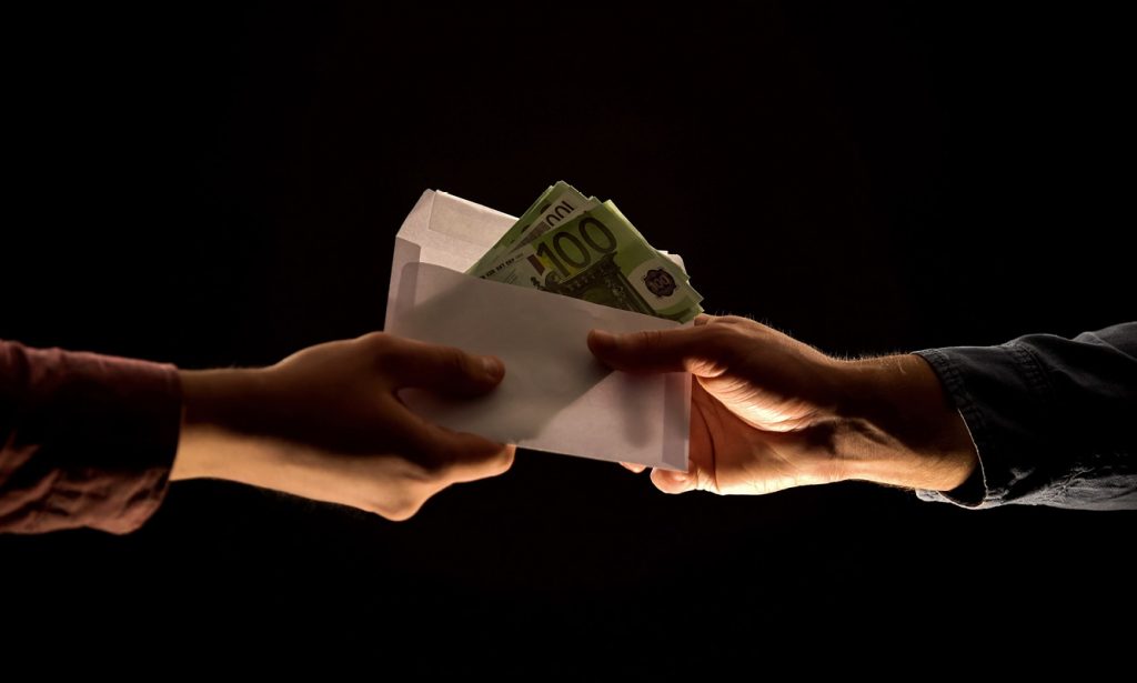 Çalışma Vizesi Yolunda Umut Tacirleri: “5 Bin Avroya Almanya Vizesi Hazır”